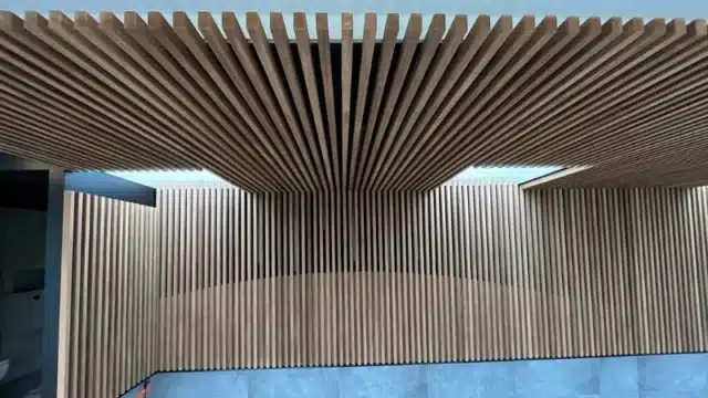 Bardage en bois d'ayous thermotraité saturé sur une façade