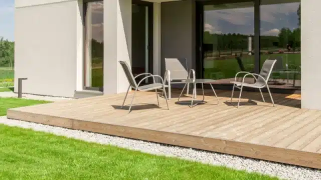 Guide complet : réalisez votre terrasse de A à Z (terrasse bois, terrasse composite)