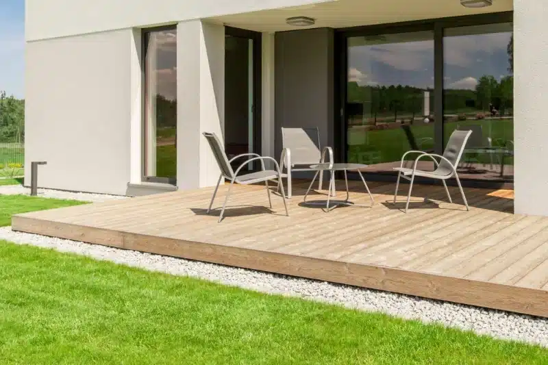 Guide complet : réalisez votre terrasse de A à Z (terrasse bois, terrasse composite)