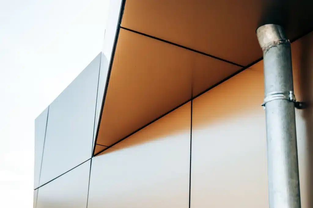 Quand le panneau s’intègre à l’architecture